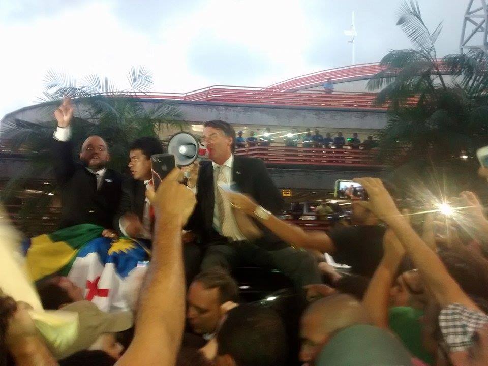 CORTÊS-PE:Jair Bolsonaro é recebido como pop star no Recife e manda abraço para Cortês