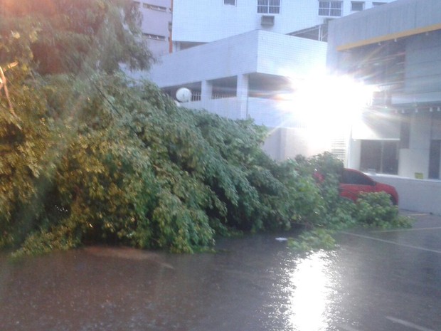 COMPLICADO:Em seis horas, chuva atinge 36% da média de maio e Apac emite alerta