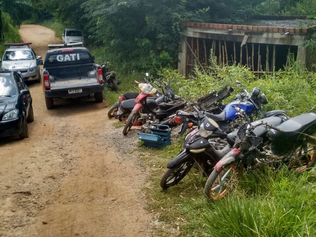 PM recupera 14 motos que tinham sido furtadas de espaço de leilões