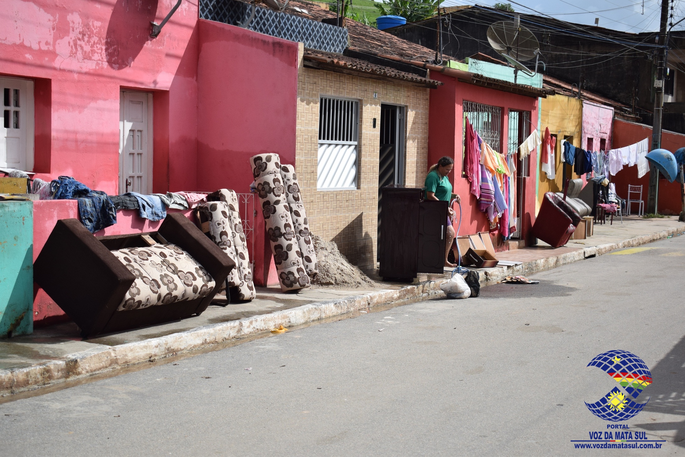 Barra de Guabiraba-PE: Famílias tentam recomeçar depois de forte enchente no município.