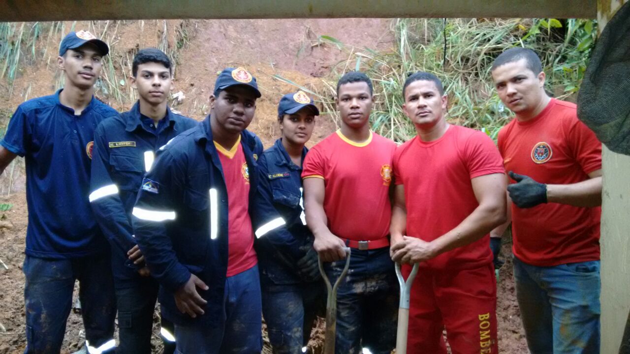 Ribeirão-PE: Bombeiros Civis ajudam moradores a recomeçar depois da forte enchente.