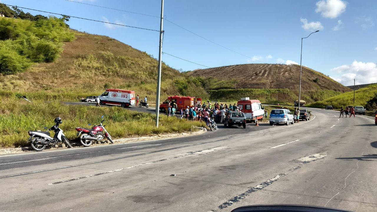 Grave acidente deixa duas vitimas fatais na BR-101 na “curva da faculdade” em Palmares.