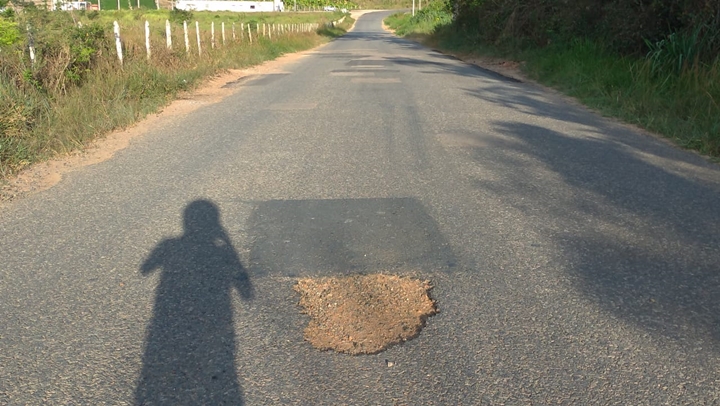 DER volta as atividades na PE-085 e buracos voltam a surgir