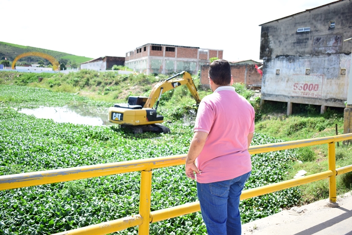 Prefeitura de Barra de Guabiraba inicia limpeza do Rio Sirinhaém