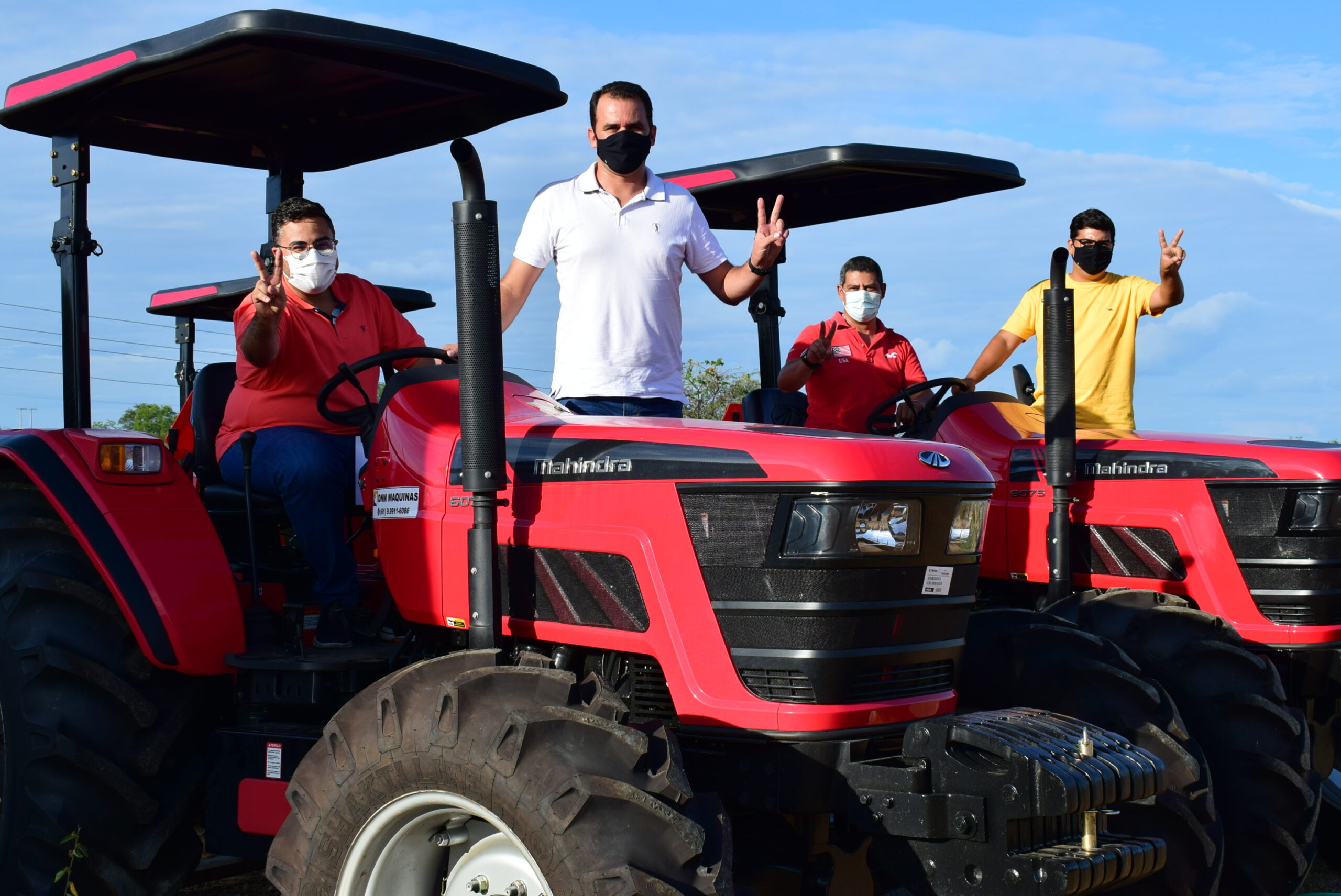 Prefeito Diogo Carlos consegue mais de meio milhão em maquinários e implementos agrícolas para Barra de Guabiraba!