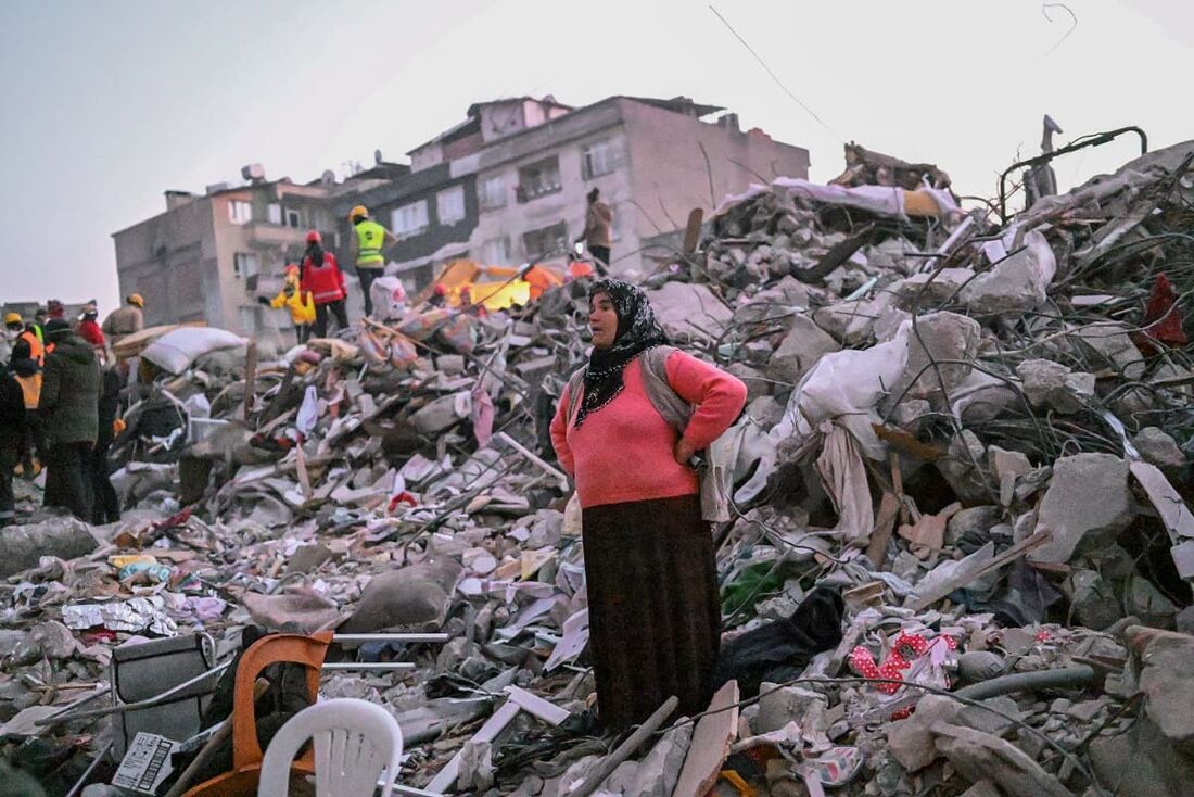 Três pessoas são encontradas com vida 13 dias após terremoto na Turquia