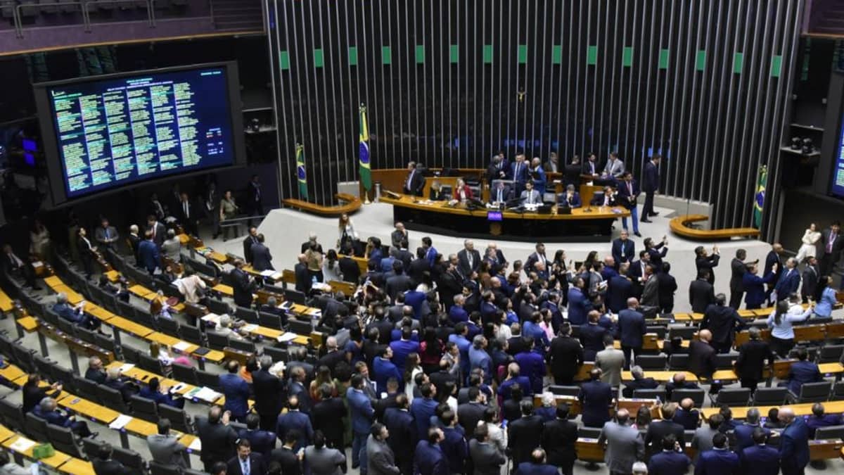 Câmara adia votação do ‘PL da censura’ para evitar derrota do Governo