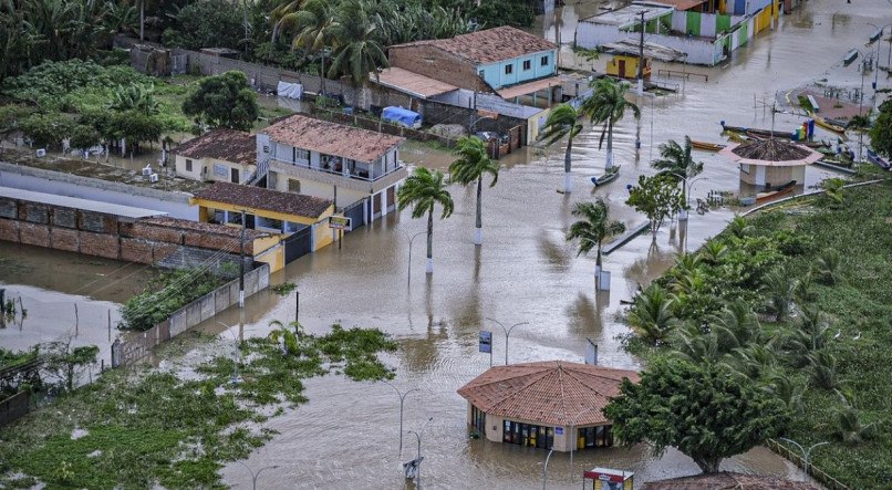 Número de pessoas que deixaram suas casas em AL e PE após chuvas dos últimos dias chega a 27 mil