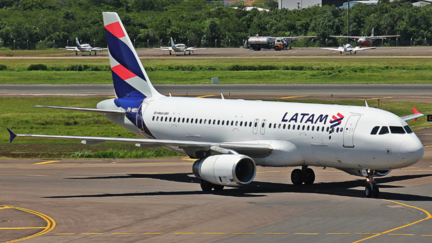 Piloto da companhia aérea Latam morre após passa mal durante voo